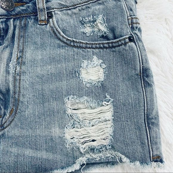 EUC BDG High Rise Dree Cheeky Jean Shorts 27 4 - Picture 9 of 15